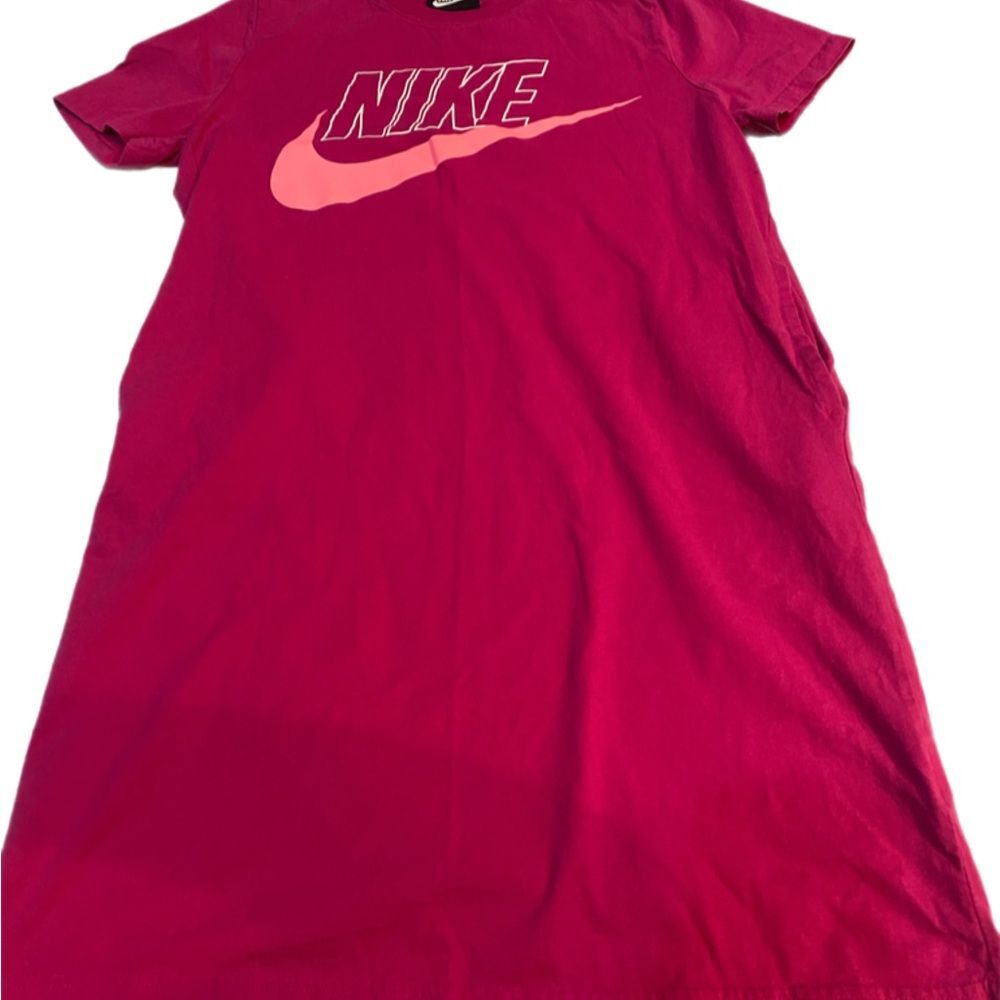 Nike Fuchsia Standard Fit Top